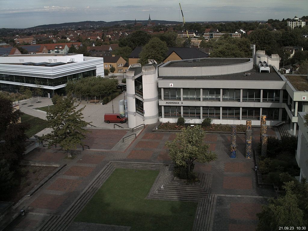 Foto der Webcam: Verwaltungsgebäude, Innenhof mit Audimax, Hörsaal-Gebäude 1