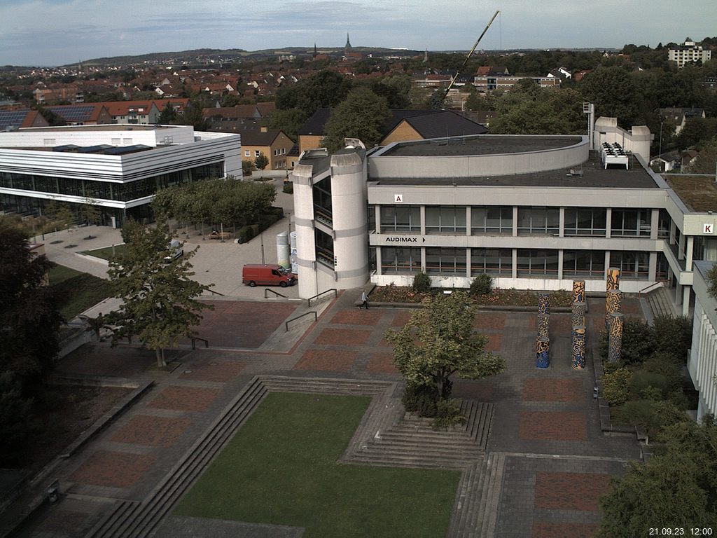 Foto der Webcam: Verwaltungsgebäude, Innenhof mit Audimax, Hörsaal-Gebäude 1