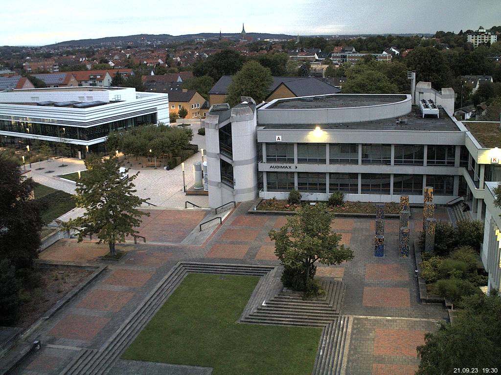 Foto der Webcam: Verwaltungsgebäude, Innenhof mit Audimax, Hörsaal-Gebäude 1