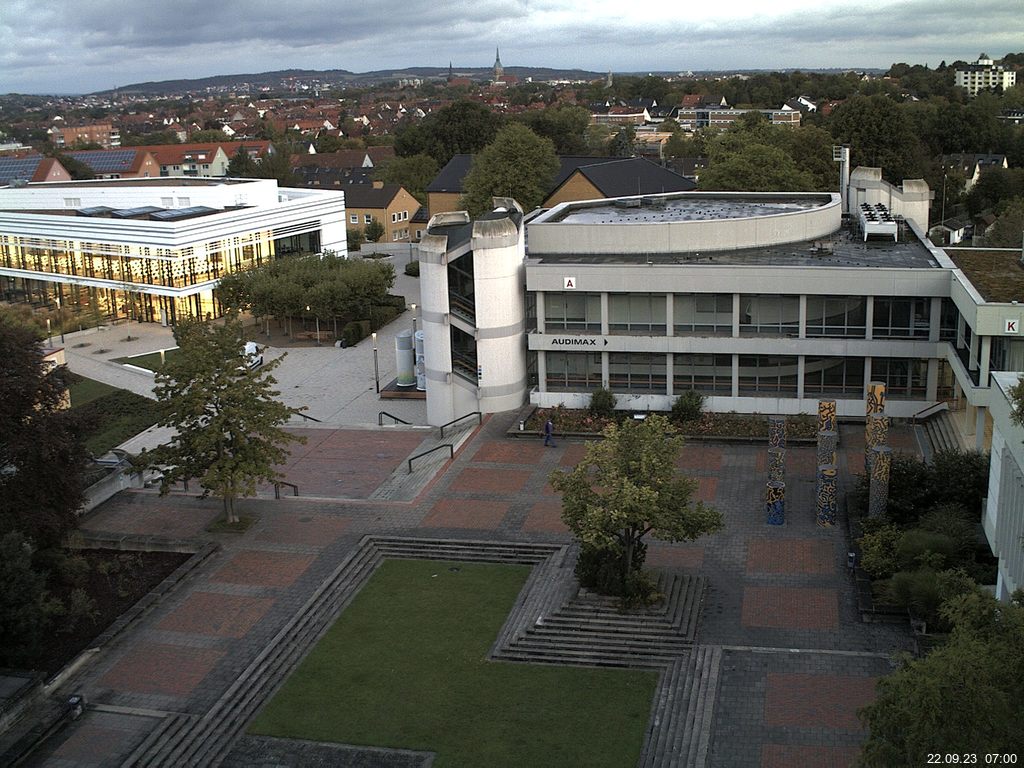 Foto der Webcam: Verwaltungsgebäude, Innenhof mit Audimax, Hörsaal-Gebäude 1