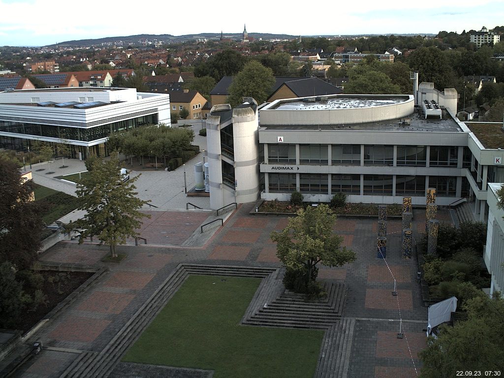 Foto der Webcam: Verwaltungsgebäude, Innenhof mit Audimax, Hörsaal-Gebäude 1