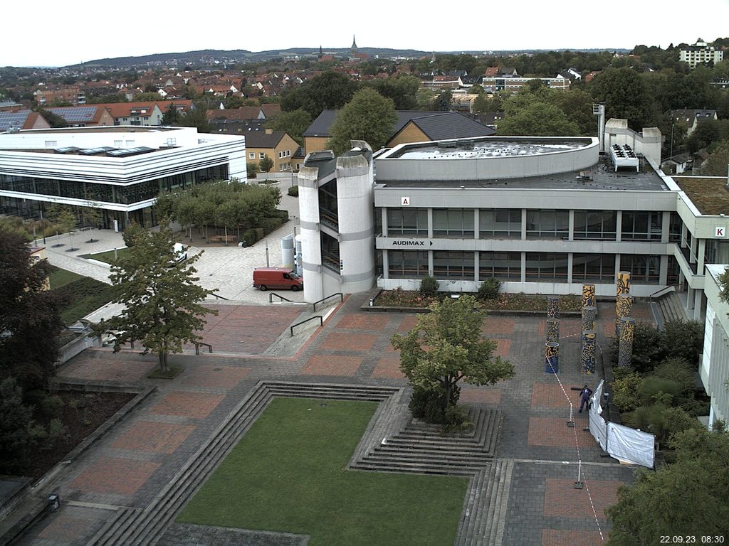 Foto der Webcam: Verwaltungsgebäude, Innenhof mit Audimax, Hörsaal-Gebäude 1