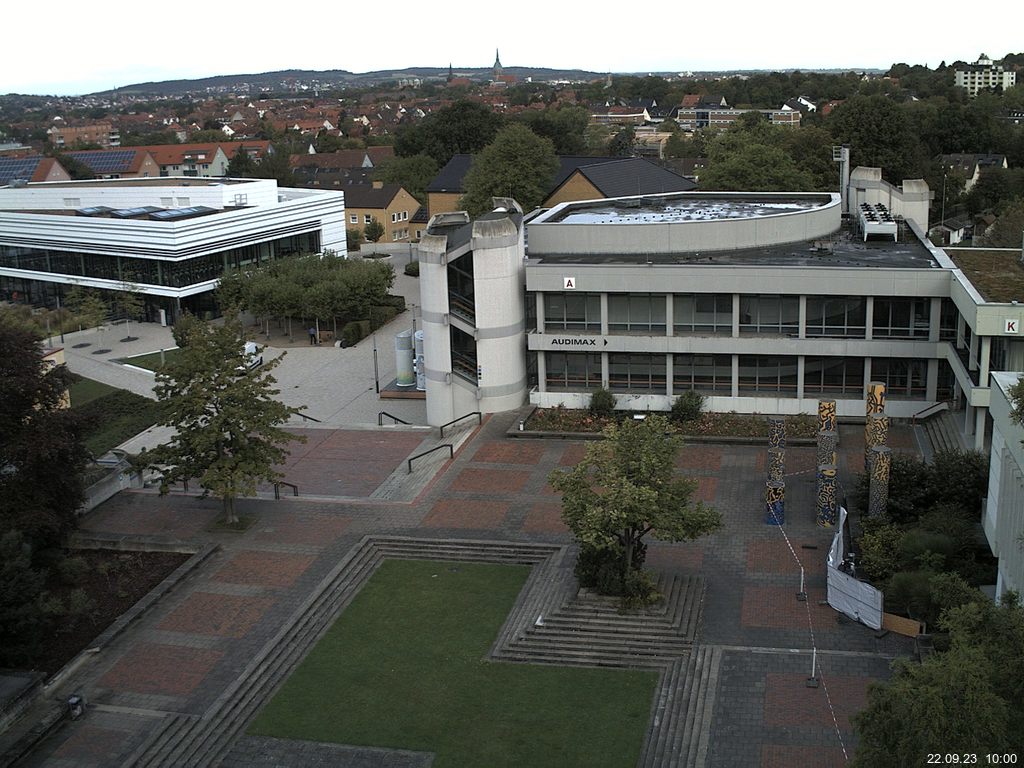 Foto der Webcam: Verwaltungsgebäude, Innenhof mit Audimax, Hörsaal-Gebäude 1