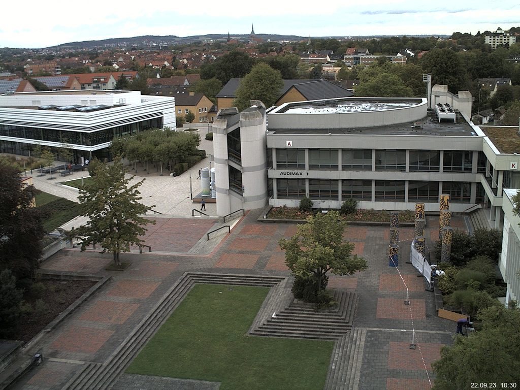 Foto der Webcam: Verwaltungsgebäude, Innenhof mit Audimax, Hörsaal-Gebäude 1