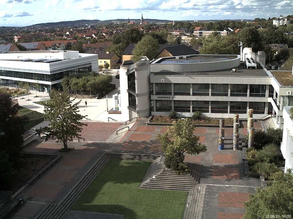 Foto der Webcam: Verwaltungsgebäude, Innenhof mit Audimax, Hörsaal-Gebäude 1