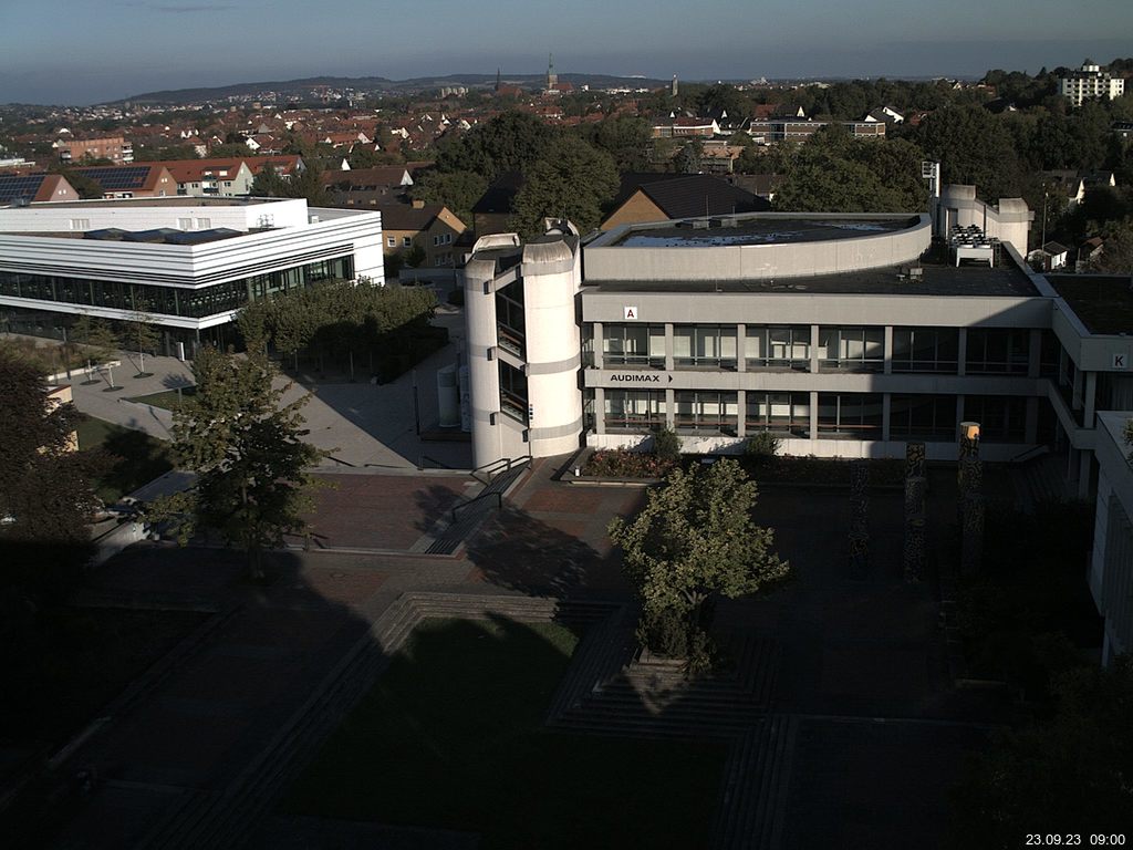 Foto der Webcam: Verwaltungsgebäude, Innenhof mit Audimax, Hörsaal-Gebäude 1