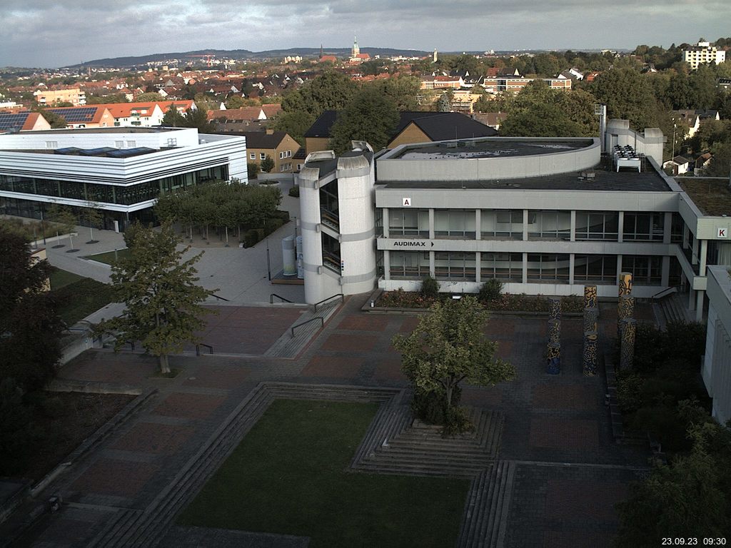 Foto der Webcam: Verwaltungsgebäude, Innenhof mit Audimax, Hörsaal-Gebäude 1