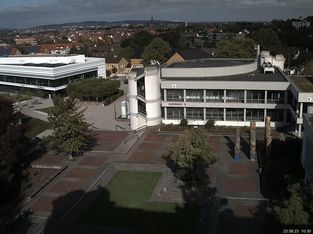 Foto der Webcam: Verwaltungsgebäude, Innenhof mit Audimax, Hörsaal-Gebäude 1