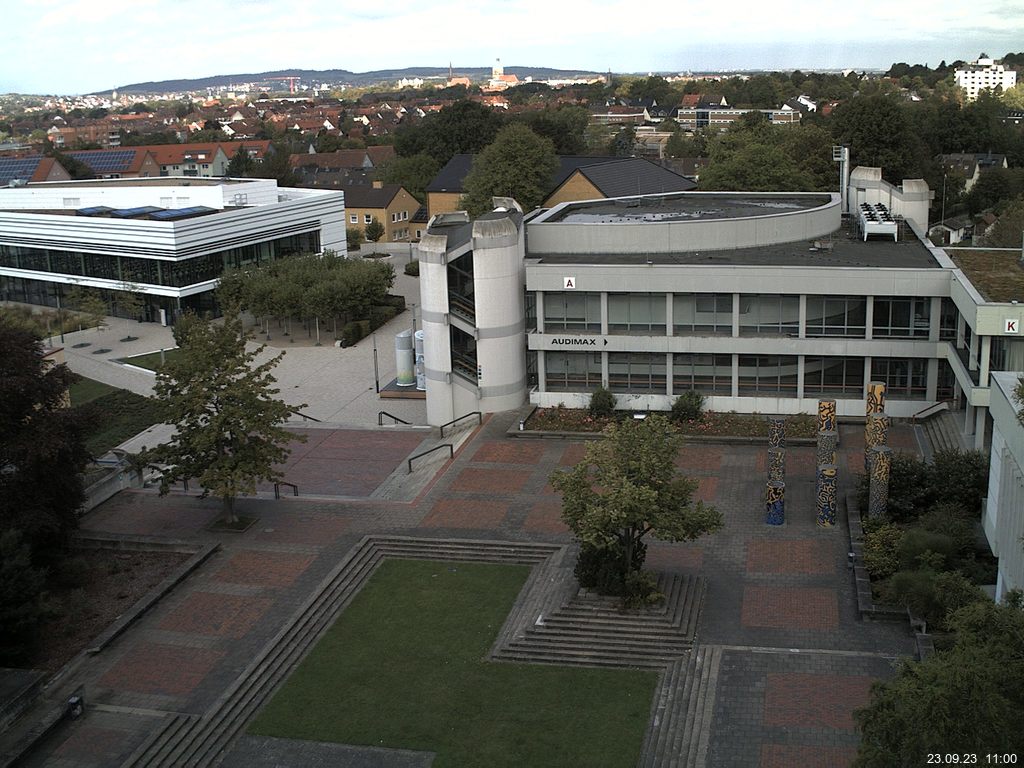 Foto der Webcam: Verwaltungsgebäude, Innenhof mit Audimax, Hörsaal-Gebäude 1