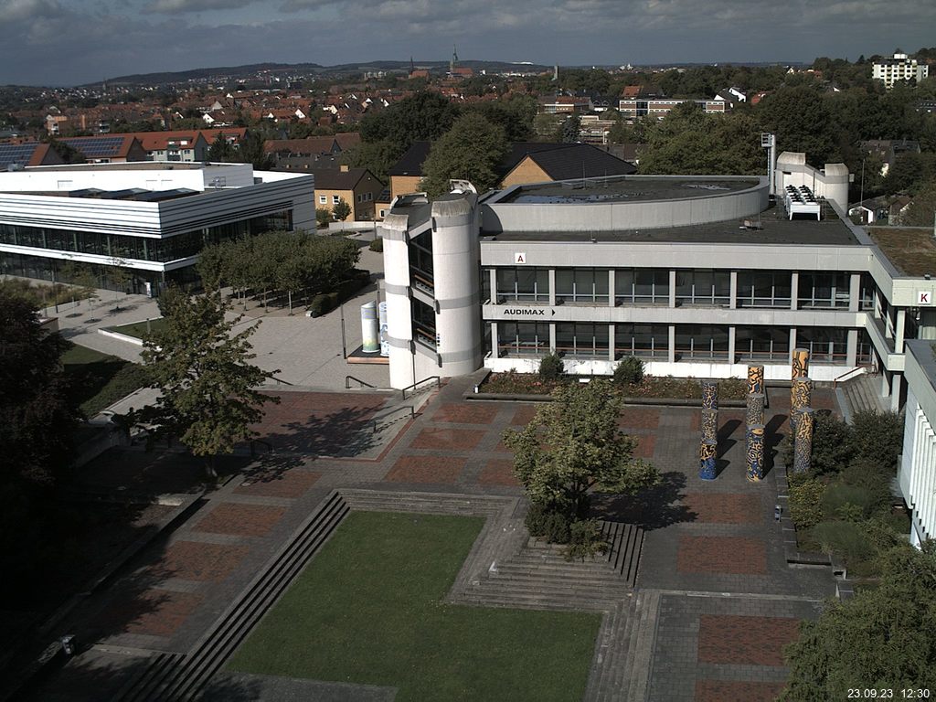 Foto der Webcam: Verwaltungsgebäude, Innenhof mit Audimax, Hörsaal-Gebäude 1