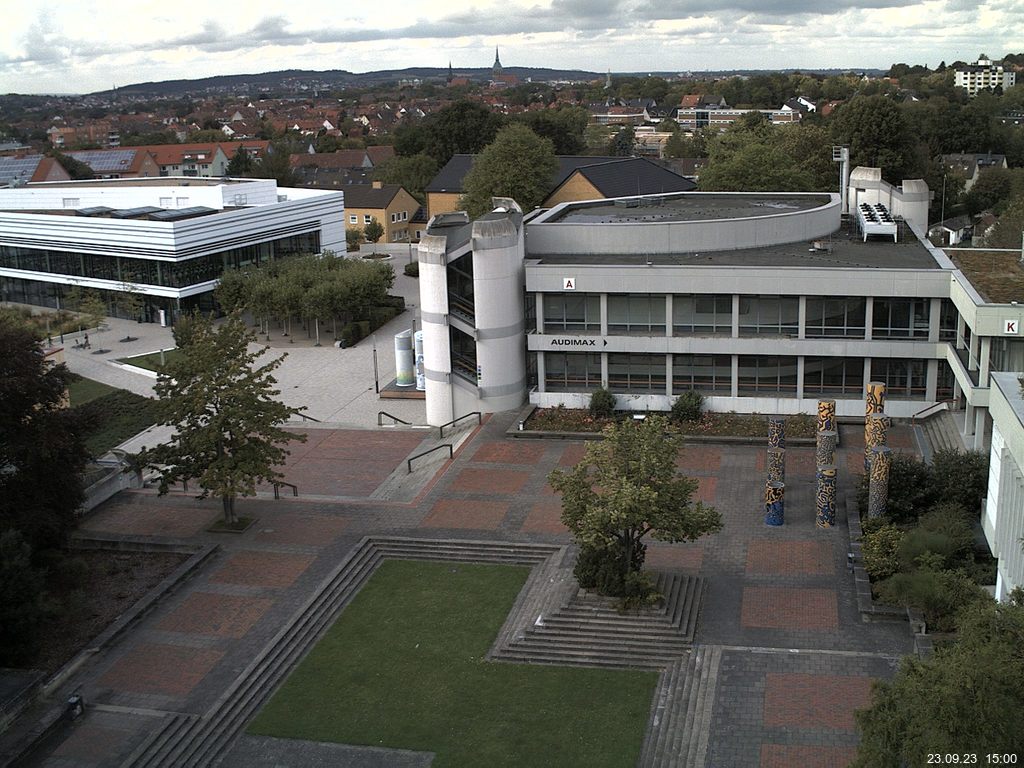 Foto der Webcam: Verwaltungsgebäude, Innenhof mit Audimax, Hörsaal-Gebäude 1