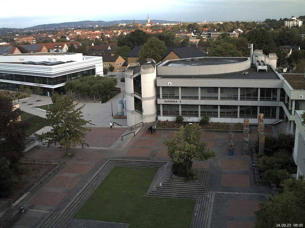 Foto der Webcam: Verwaltungsgebäude, Innenhof mit Audimax, Hörsaal-Gebäude 1