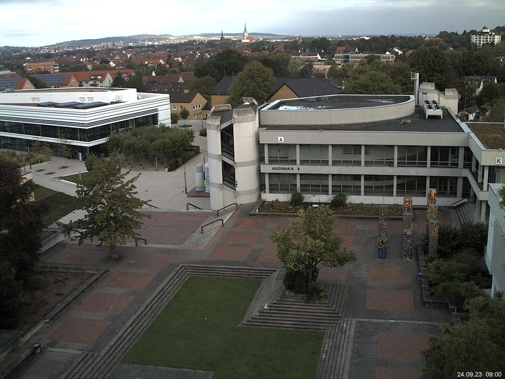 Foto der Webcam: Verwaltungsgebäude, Innenhof mit Audimax, Hörsaal-Gebäude 1