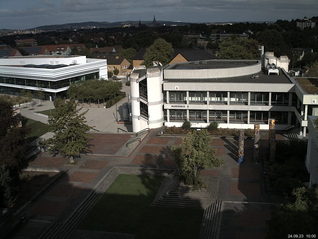 Foto der Webcam: Verwaltungsgebäude, Innenhof mit Audimax, Hörsaal-Gebäude 1