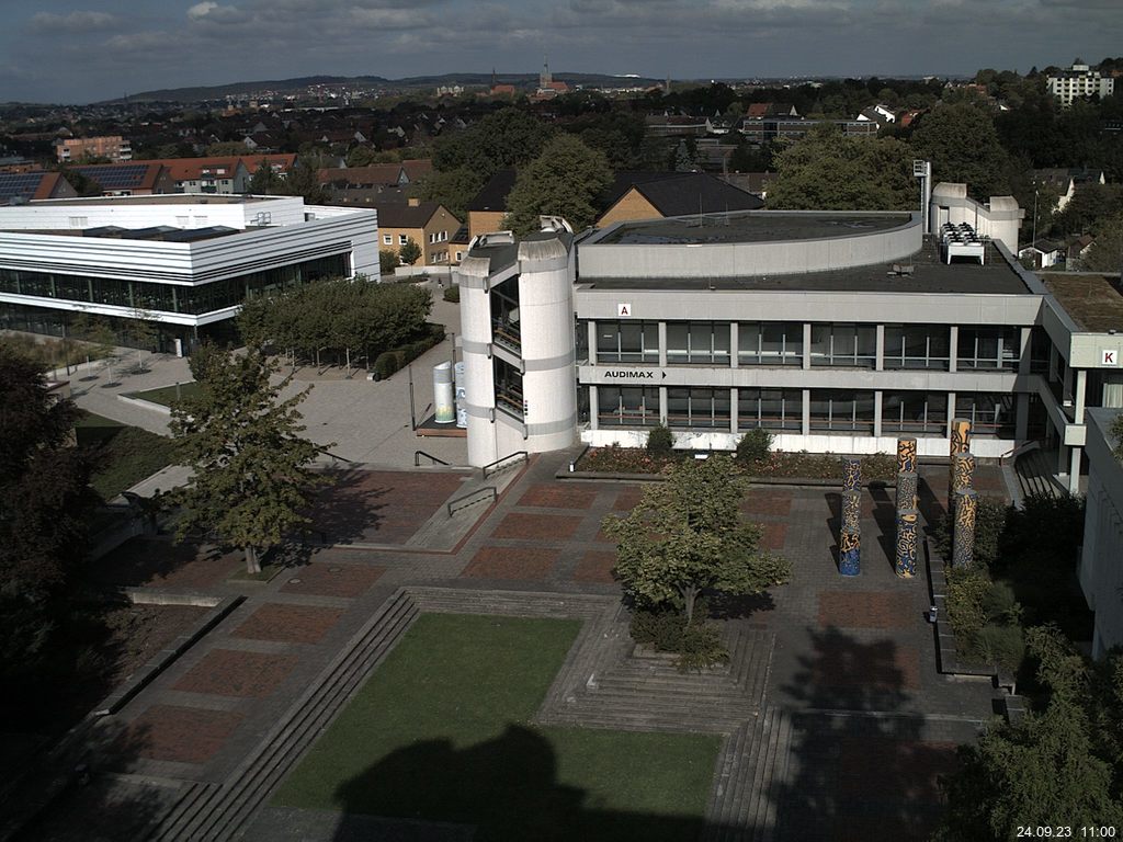 Foto der Webcam: Verwaltungsgebäude, Innenhof mit Audimax, Hörsaal-Gebäude 1