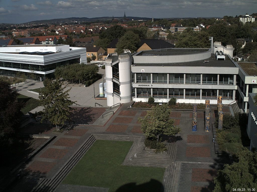 Foto der Webcam: Verwaltungsgebäude, Innenhof mit Audimax, Hörsaal-Gebäude 1