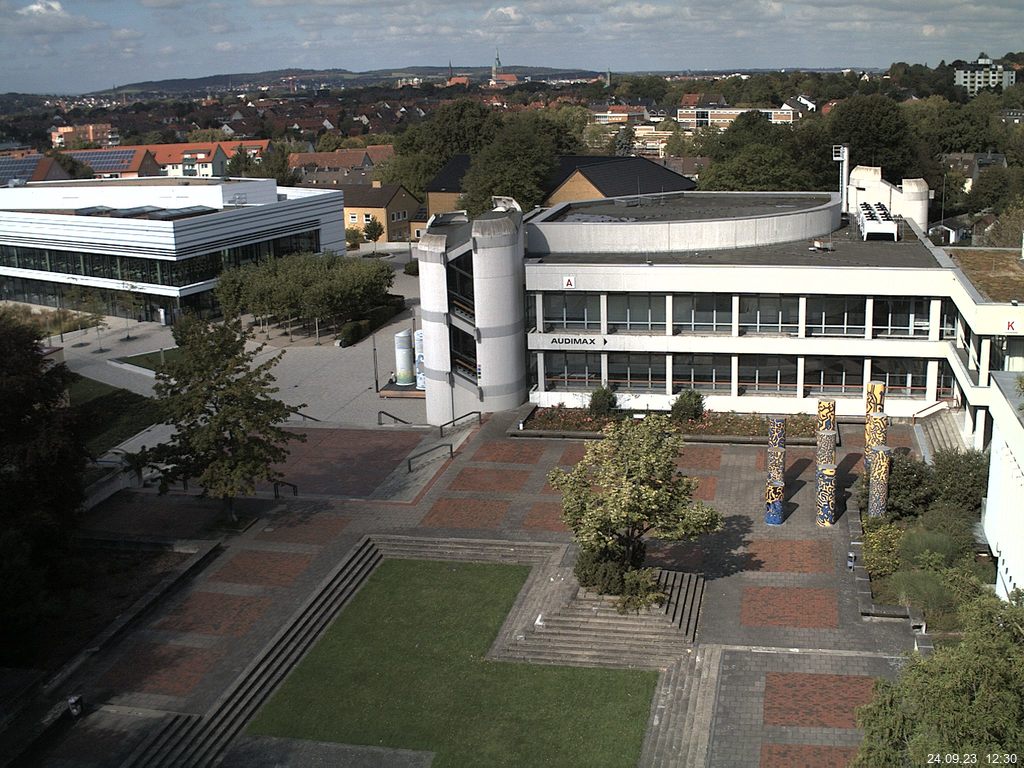 Foto der Webcam: Verwaltungsgebäude, Innenhof mit Audimax, Hörsaal-Gebäude 1