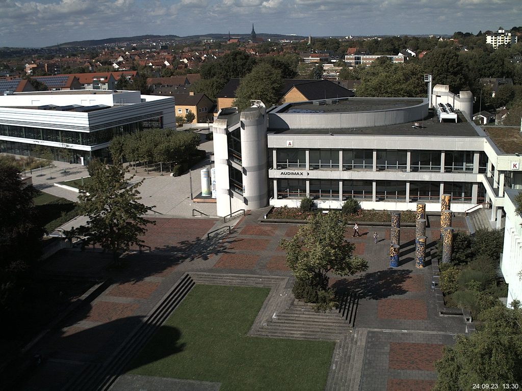 Foto der Webcam: Verwaltungsgebäude, Innenhof mit Audimax, Hörsaal-Gebäude 1