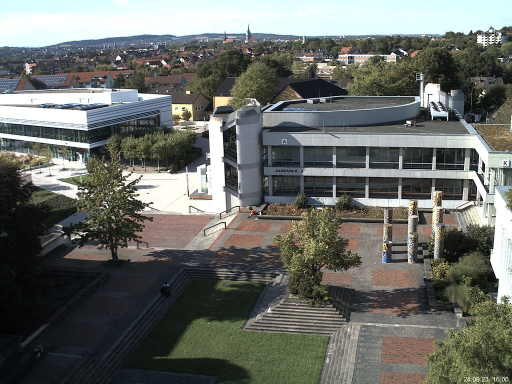 Foto der Webcam: Verwaltungsgebäude, Innenhof mit Audimax, Hörsaal-Gebäude 1