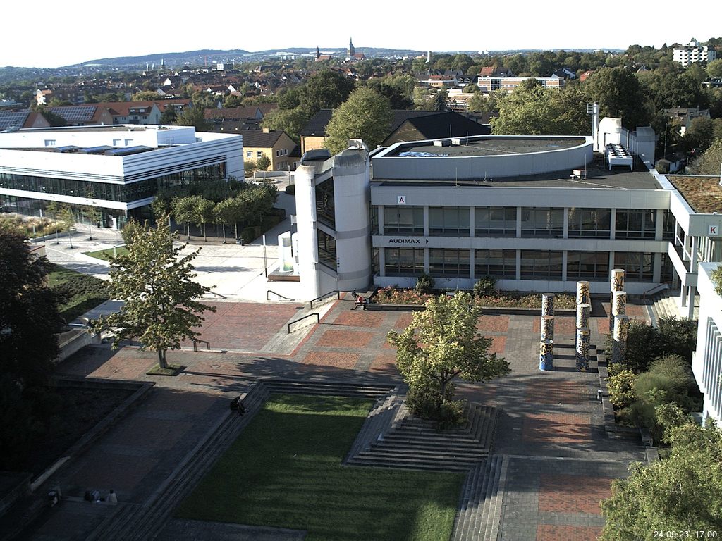 Foto der Webcam: Verwaltungsgebäude, Innenhof mit Audimax, Hörsaal-Gebäude 1