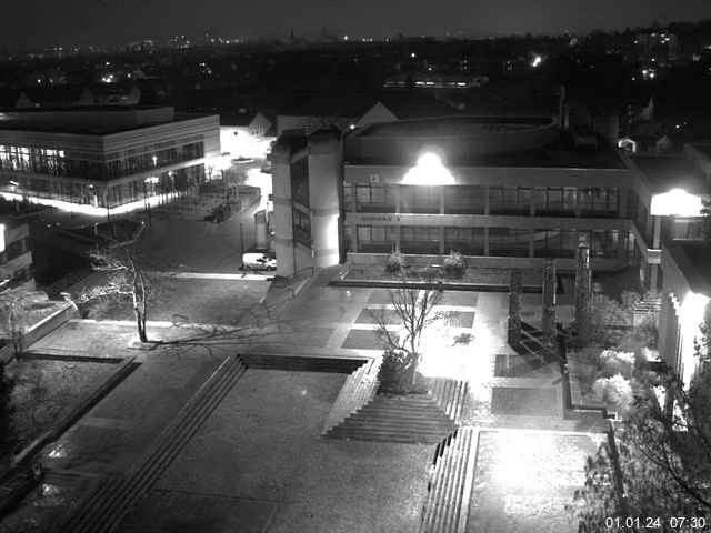 Foto der Webcam: Verwaltungsgebäude, Innenhof mit Audimax, Hörsaal-Gebäude 1