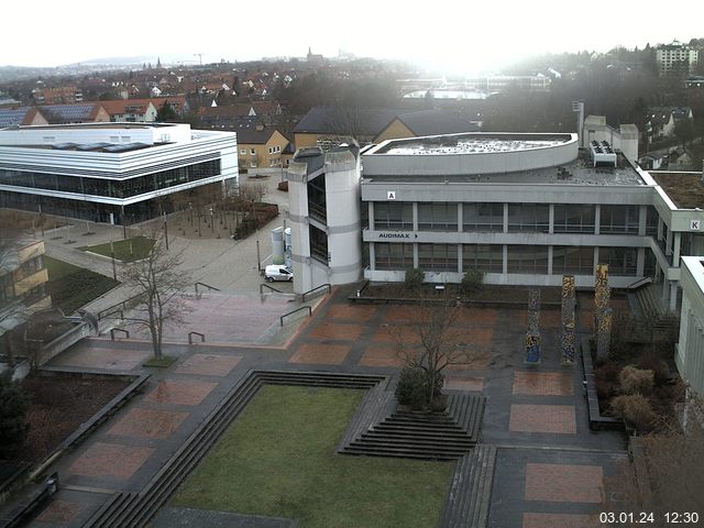 Foto der Webcam: Verwaltungsgebäude, Innenhof mit Audimax, Hörsaal-Gebäude 1