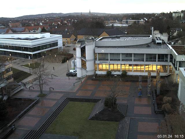 Foto der Webcam: Verwaltungsgebäude, Innenhof mit Audimax, Hörsaal-Gebäude 1