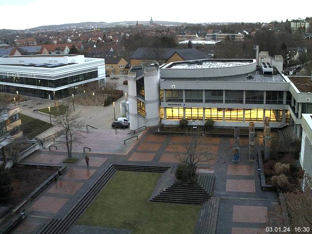 Foto der Webcam: Verwaltungsgebäude, Innenhof mit Audimax, Hörsaal-Gebäude 1