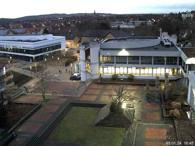 Foto der Webcam: Verwaltungsgebäude, Innenhof mit Audimax, Hörsaal-Gebäude 1