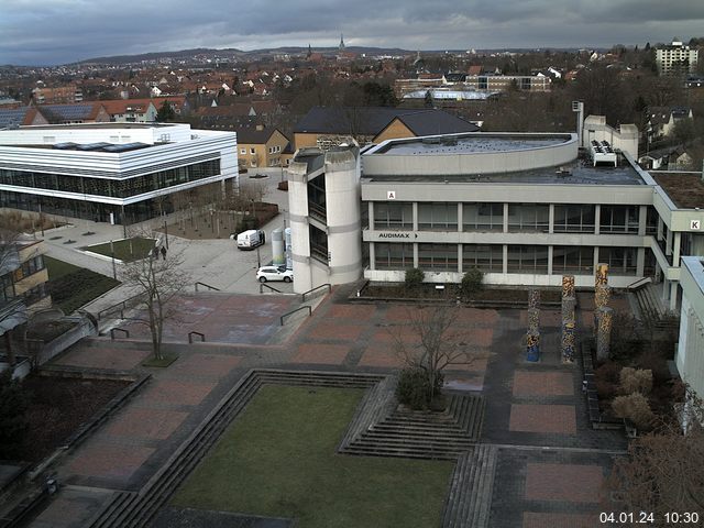 Foto der Webcam: Verwaltungsgebäude, Innenhof mit Audimax, Hörsaal-Gebäude 1