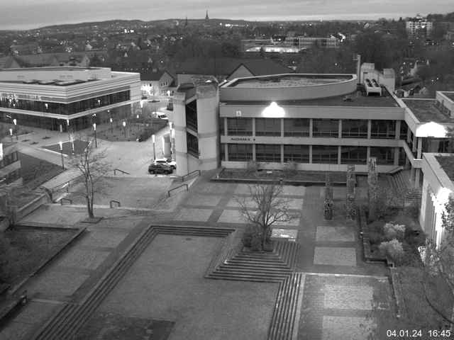 Foto der Webcam: Verwaltungsgebäude, Innenhof mit Audimax, Hörsaal-Gebäude 1