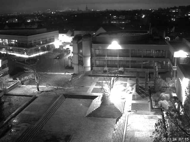 Foto der Webcam: Verwaltungsgebäude, Innenhof mit Audimax, Hörsaal-Gebäude 1