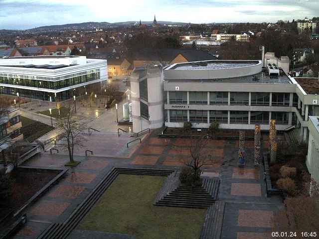 Foto der Webcam: Verwaltungsgebäude, Innenhof mit Audimax, Hörsaal-Gebäude 1