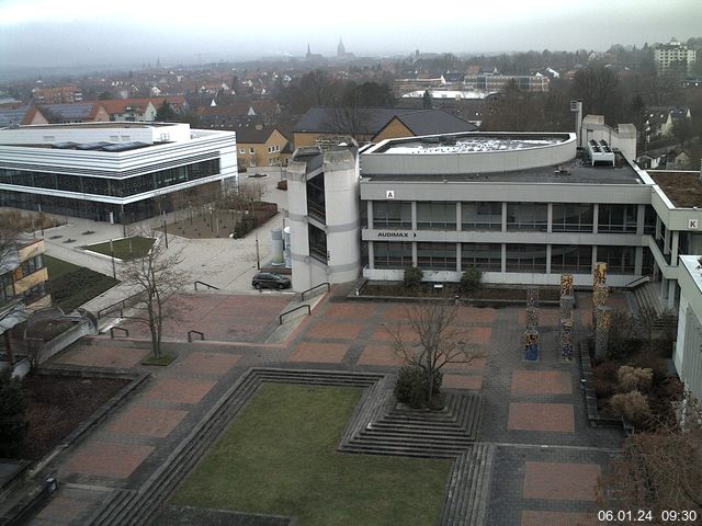 Foto der Webcam: Verwaltungsgebäude, Innenhof mit Audimax, Hörsaal-Gebäude 1