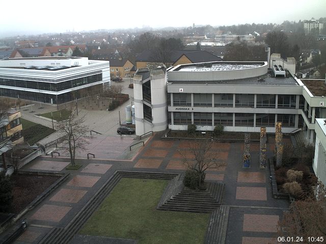 Foto der Webcam: Verwaltungsgebäude, Innenhof mit Audimax, Hörsaal-Gebäude 1