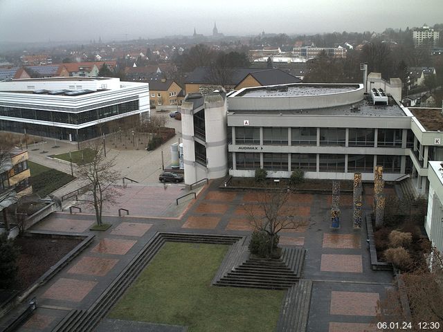 Foto der Webcam: Verwaltungsgebäude, Innenhof mit Audimax, Hörsaal-Gebäude 1