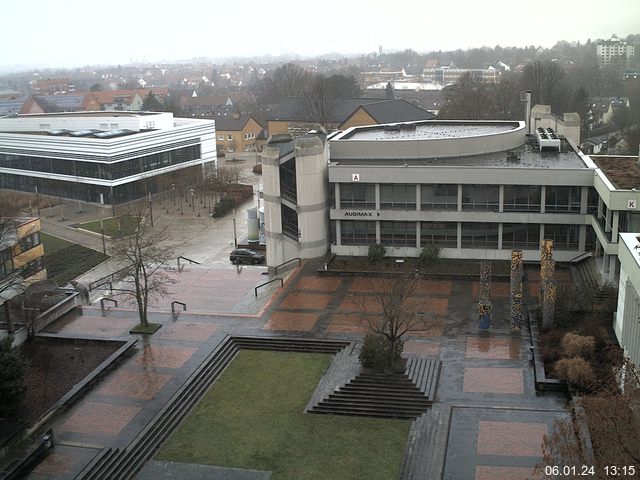 Foto der Webcam: Verwaltungsgebäude, Innenhof mit Audimax, Hörsaal-Gebäude 1