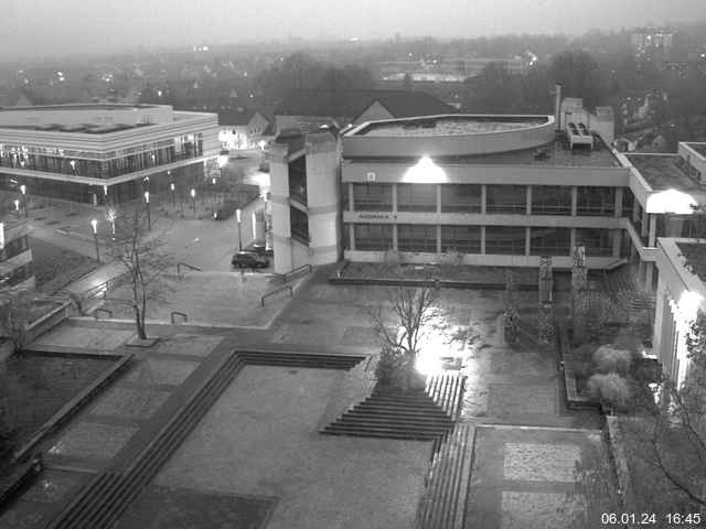 Foto der Webcam: Verwaltungsgebäude, Innenhof mit Audimax, Hörsaal-Gebäude 1