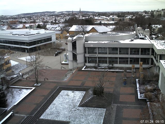 Foto der Webcam: Verwaltungsgebäude, Innenhof mit Audimax, Hörsaal-Gebäude 1