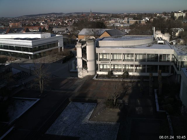 Foto der Webcam: Verwaltungsgebäude, Innenhof mit Audimax, Hörsaal-Gebäude 1