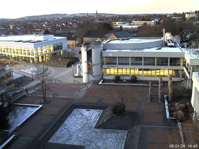 Foto der Webcam: Verwaltungsgebäude, Innenhof mit Audimax, Hörsaal-Gebäude 1