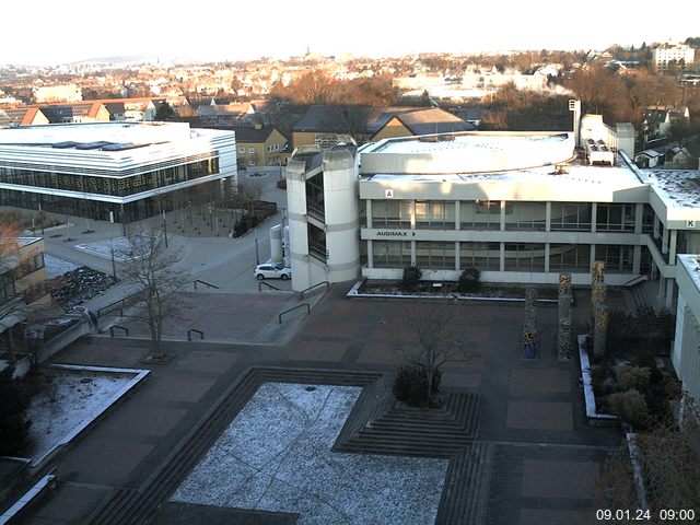 Foto der Webcam: Verwaltungsgebäude, Innenhof mit Audimax, Hörsaal-Gebäude 1