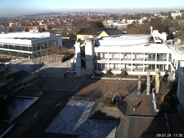 Foto der Webcam: Verwaltungsgebäude, Innenhof mit Audimax, Hörsaal-Gebäude 1