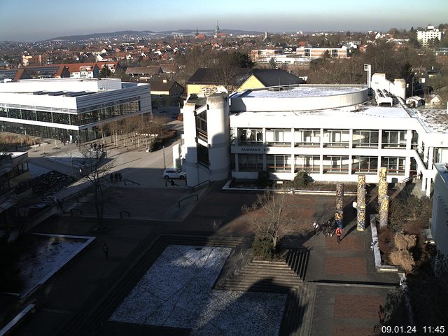 Foto der Webcam: Verwaltungsgebäude, Innenhof mit Audimax, Hörsaal-Gebäude 1