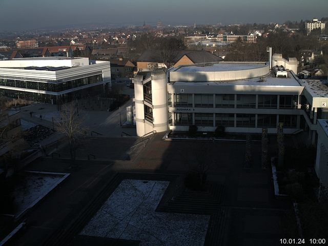 Foto der Webcam: Verwaltungsgebäude, Innenhof mit Audimax, Hörsaal-Gebäude 1