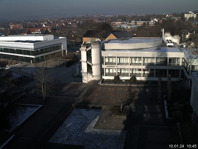 Foto der Webcam: Verwaltungsgebäude, Innenhof mit Audimax, Hörsaal-Gebäude 1