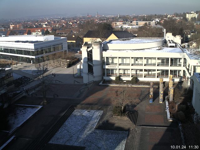 Foto der Webcam: Verwaltungsgebäude, Innenhof mit Audimax, Hörsaal-Gebäude 1