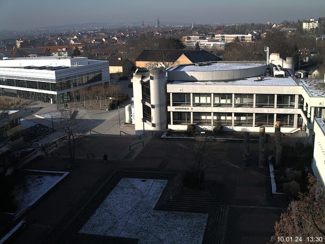 Foto der Webcam: Verwaltungsgebäude, Innenhof mit Audimax, Hörsaal-Gebäude 1