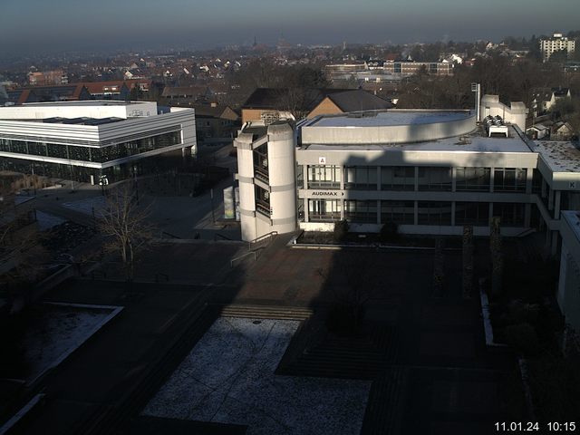 Foto der Webcam: Verwaltungsgebäude, Innenhof mit Audimax, Hörsaal-Gebäude 1