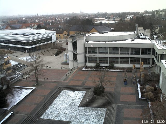 Foto der Webcam: Verwaltungsgebäude, Innenhof mit Audimax, Hörsaal-Gebäude 1